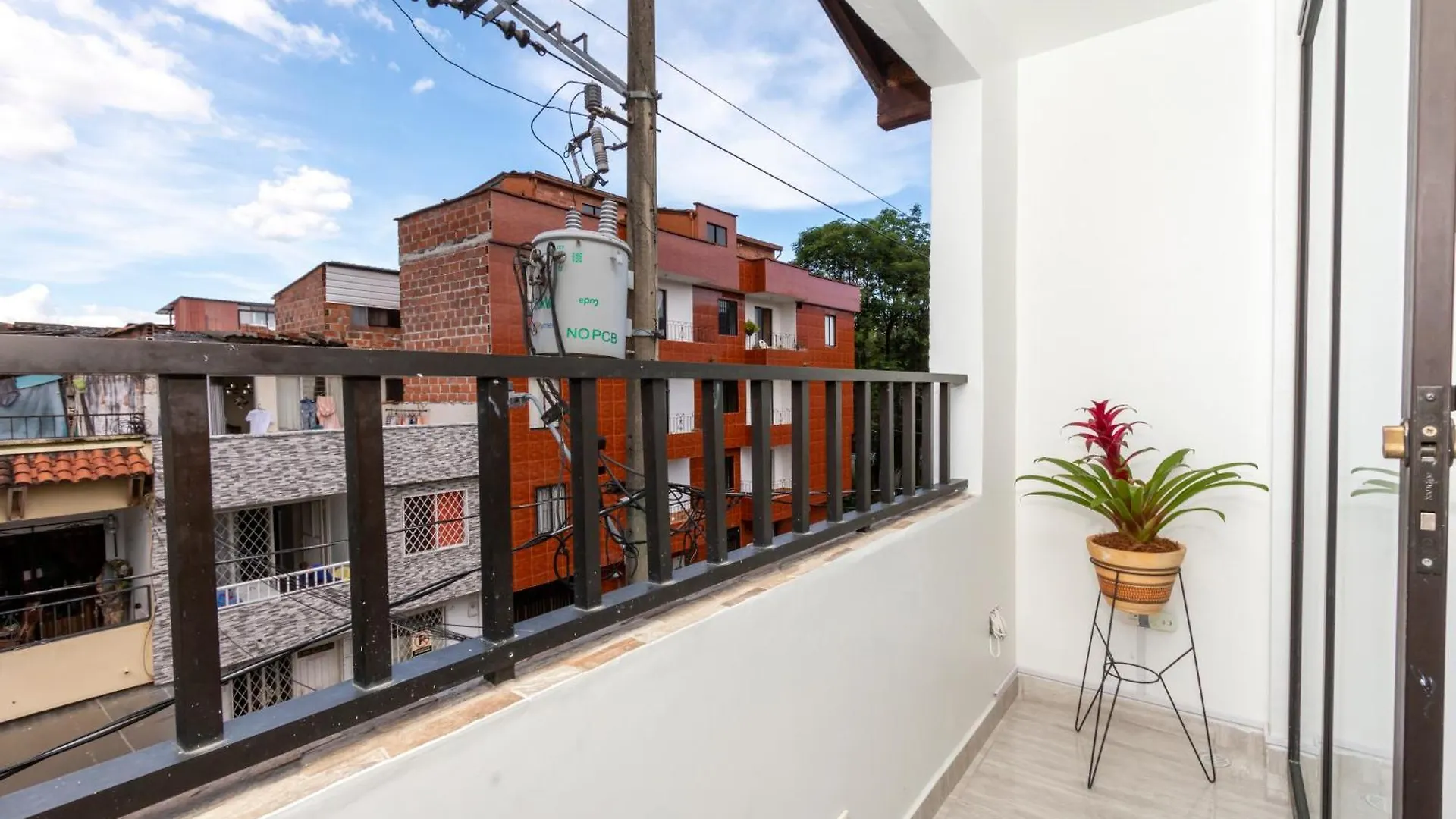 Apartamento 5 Estrellas Cerca De Parque Acuatico Juan Pablo Ll En Medellin Apartment