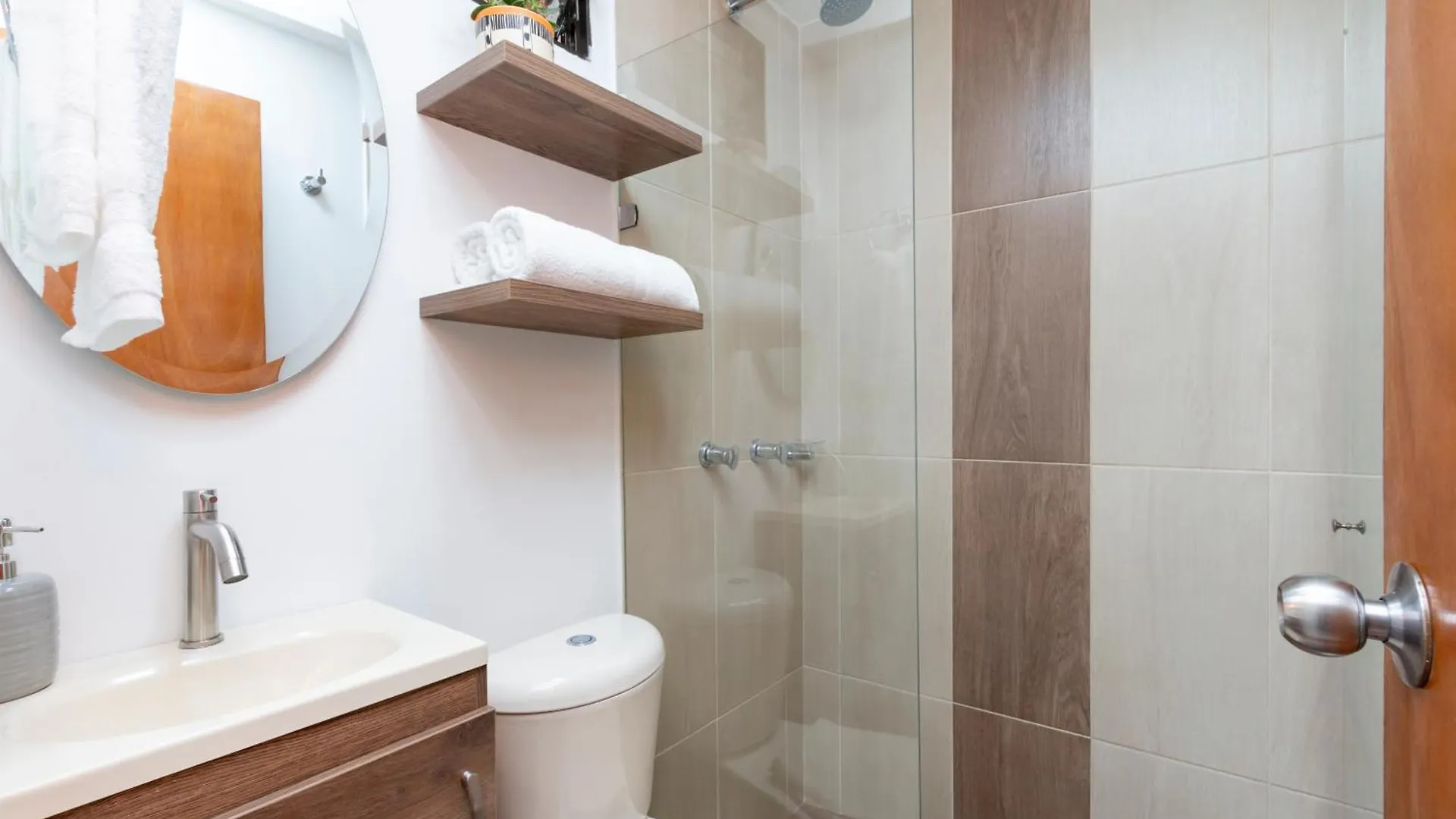 Apartamento 5 Estrellas Cerca De Parque Acuatico Juan Pablo Ll En Medellin Apartment